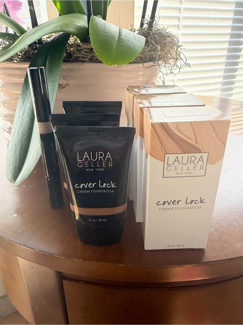 Laura Geller Cover Lock Cream Foundation in Beige/Tan Shades
